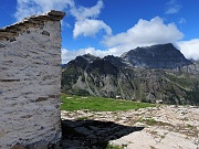 Il Monte Leone resta "incapucciato" per tutto il tempo.....
